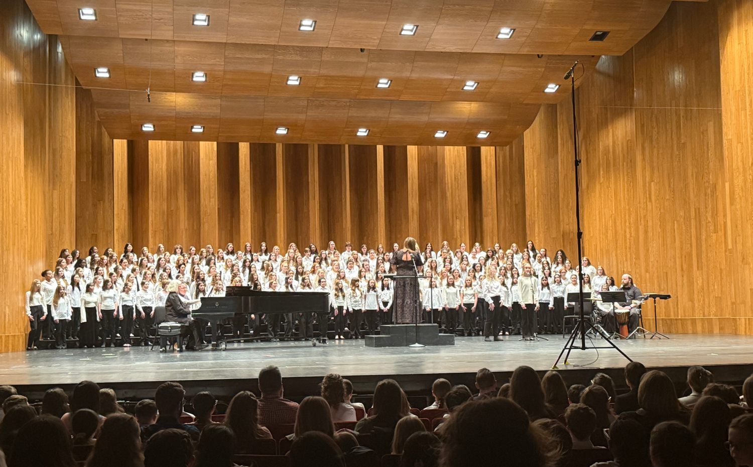Sandra Shafer (’12) Conducts Kentucky All-State Choir
