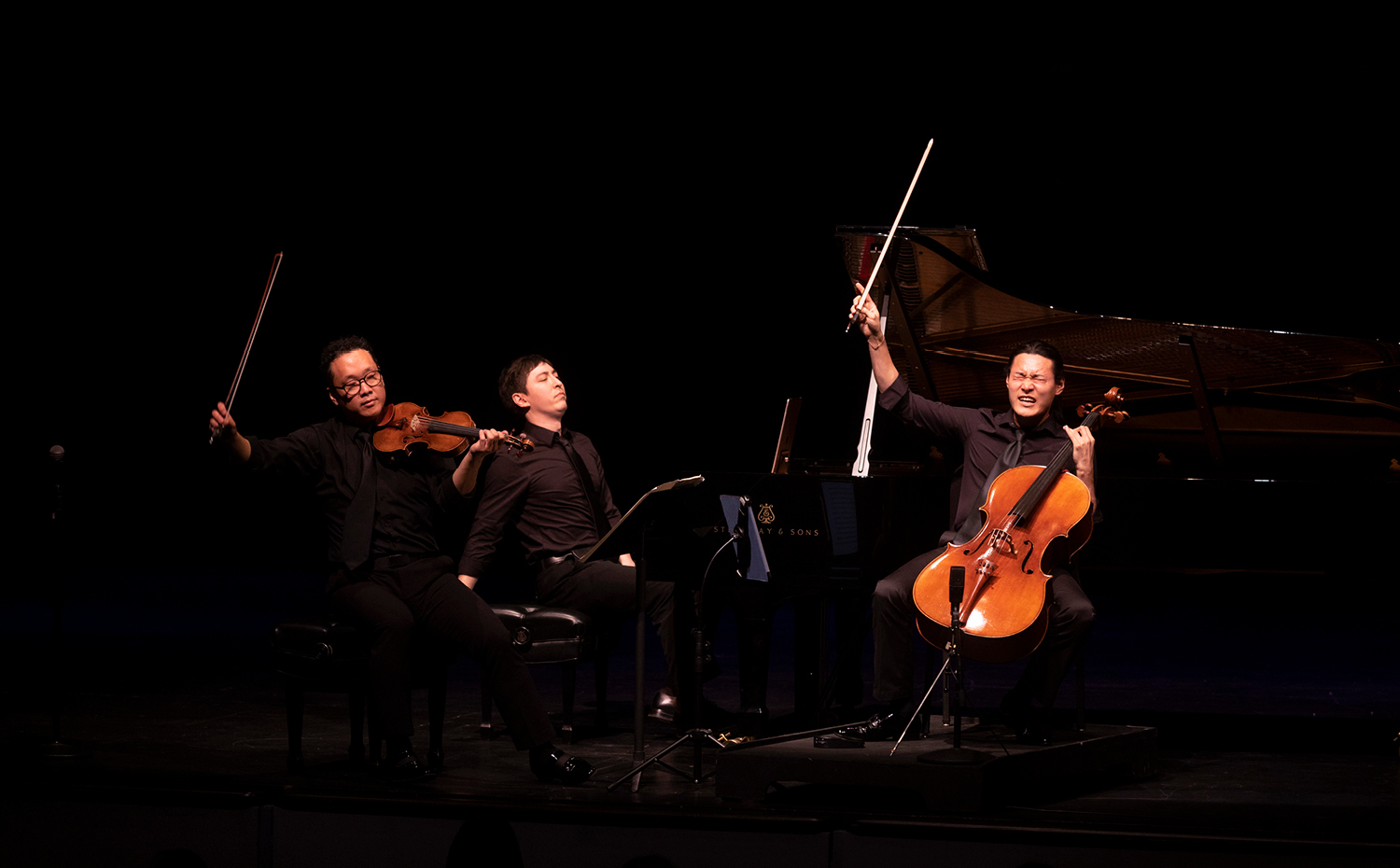 Sean Kennard Performs With Trio Barclay